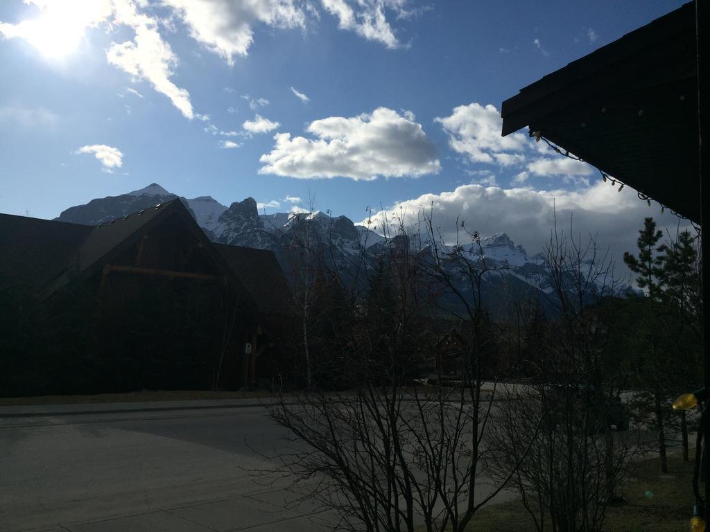 Mountain Retreats Apartment In Canmore Exterior photo